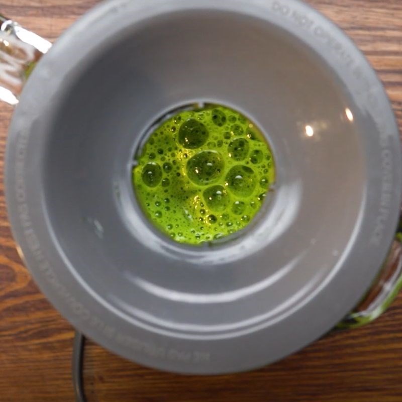 Bước 1 Xay lá dứa Rau câu sơn thủy