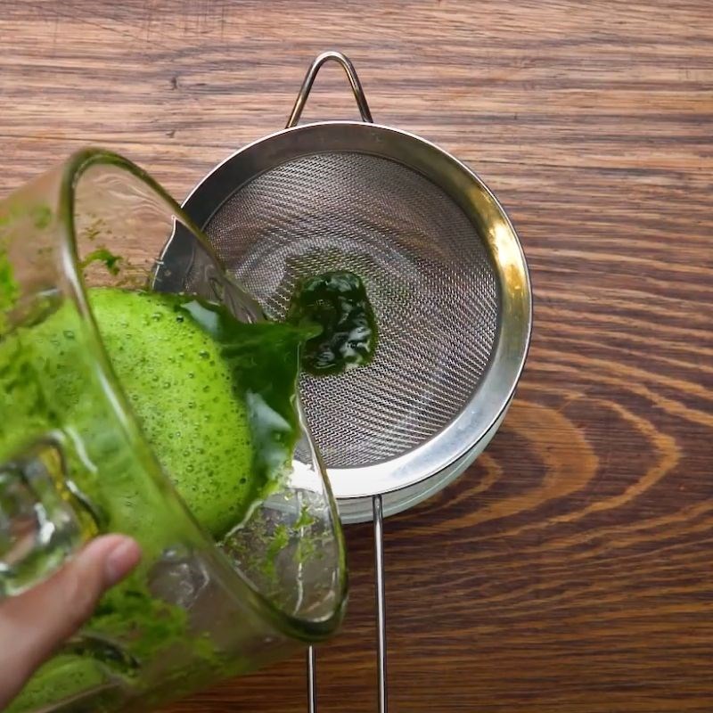 Bước 1 Xay lá dứa Rau câu sơn thủy