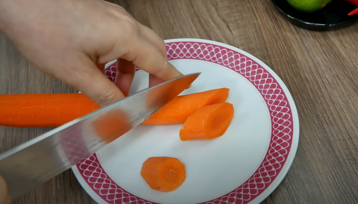 Bước 2 Sơ chế các nguyên liệu khác Hủ tiếu sườn