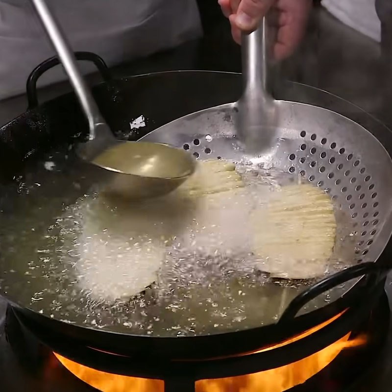 Bước 3 Chiên cà tím Cà tím chiên giòn sốt thịt bằm