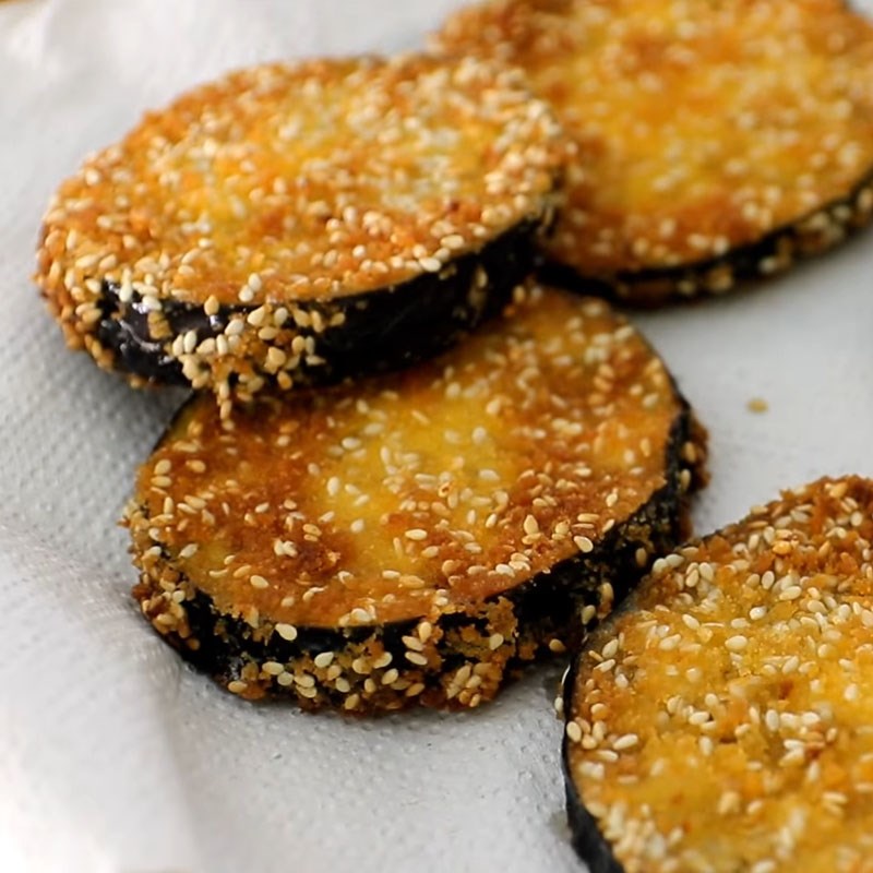 Bước 4 Chiên cà tím Cà tím chiên giòn tẩm mè