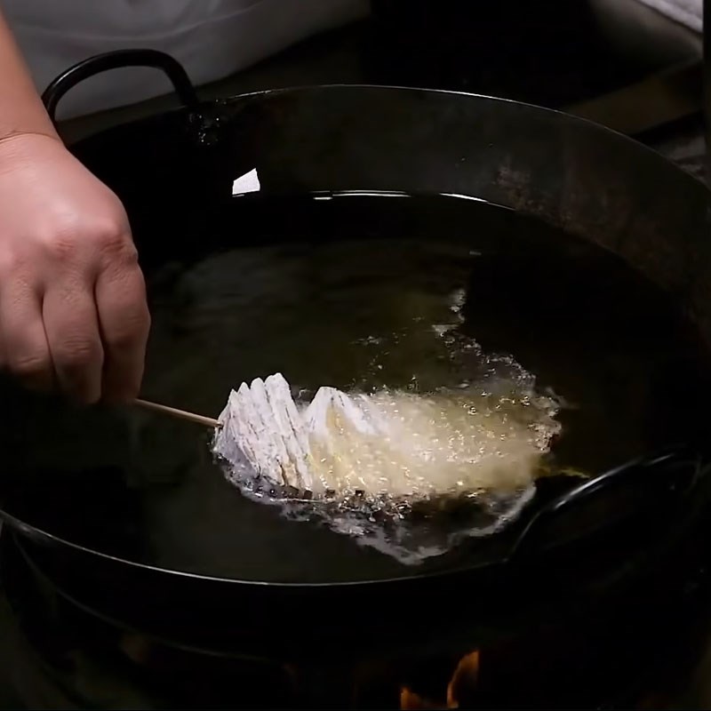 Bước 3 Chiên cà tím Cà tím chiên giòn sốt thịt bằm