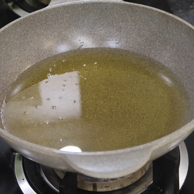 Bước 4 Chiên chả cá Chả cá Nha Trang