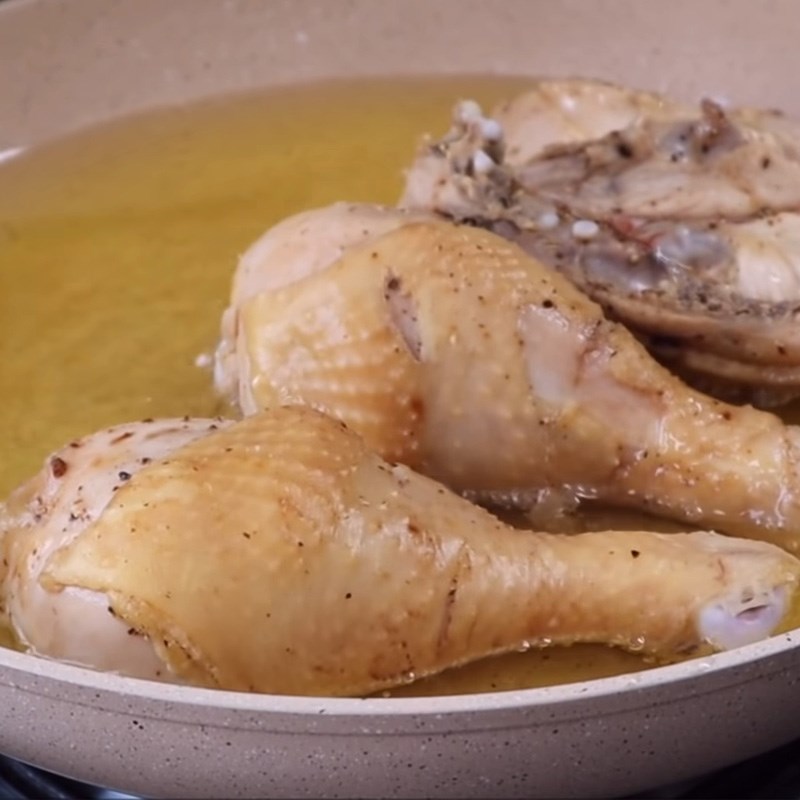 Bước 5 Chiên gà bằng chảo Mì gà quay bằng chảo