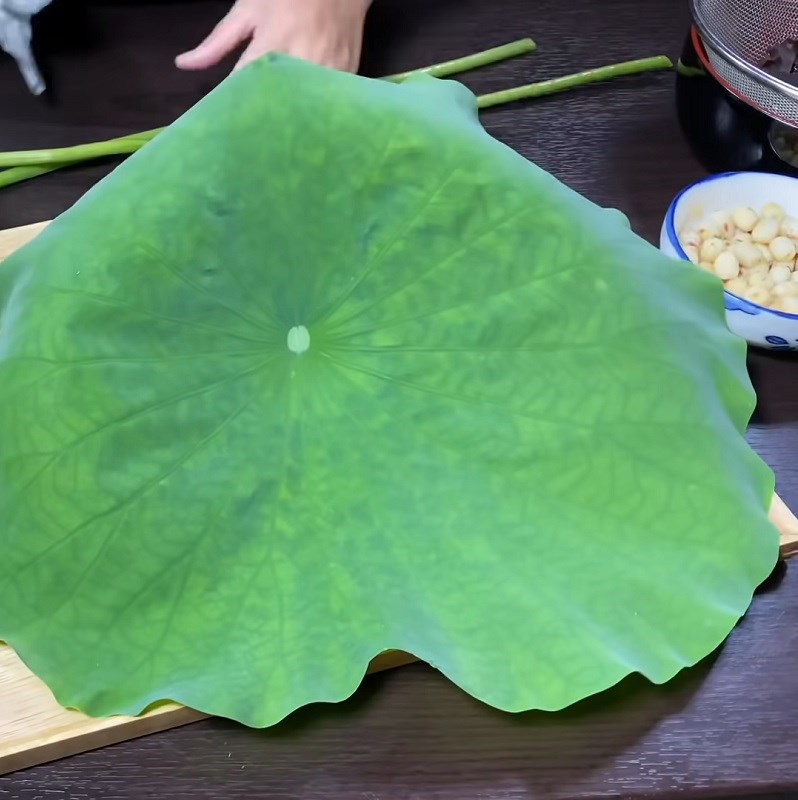 Bước 5 Chuẩn bị lá sen Gà hấp lá sen
