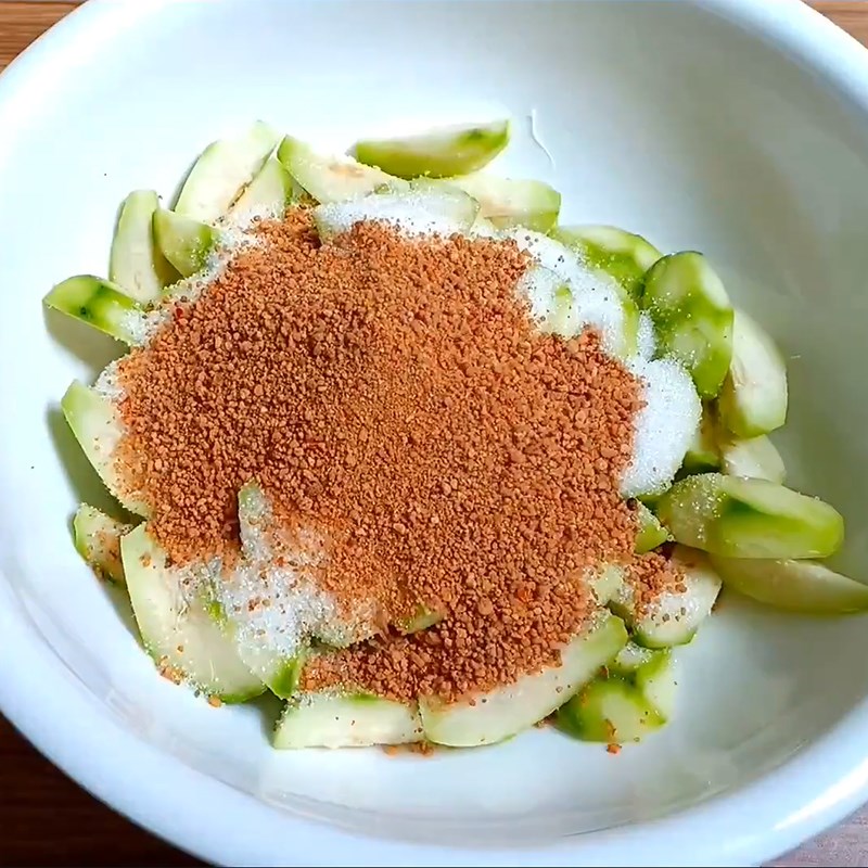 Bước 2 Lắc cóc với hỗn hợp gia vị Cóc lắc muối Tây Ninh