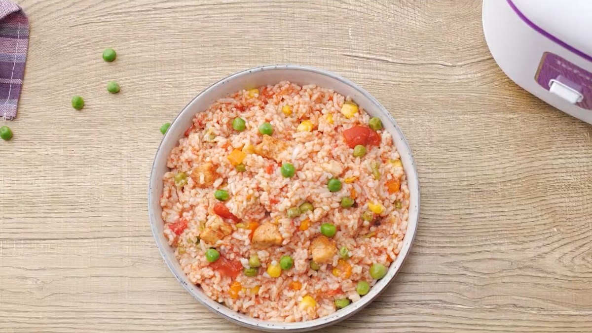 Cơm thịt g&agrave; c&agrave; chua