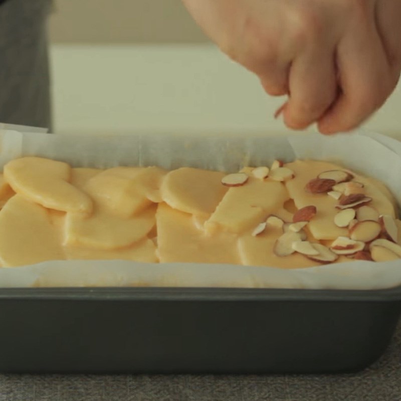 Bước 4 Đổ khuôn Bánh táo nướng vô hình