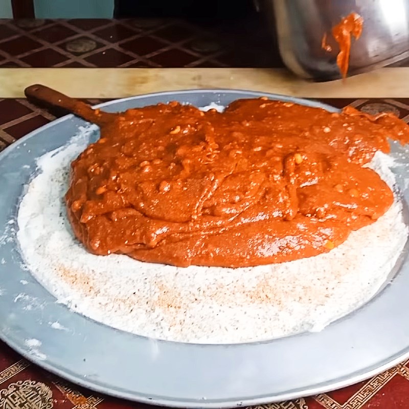 Bước 4 Đổ khuôn chè lam gấc Chè lam gấc