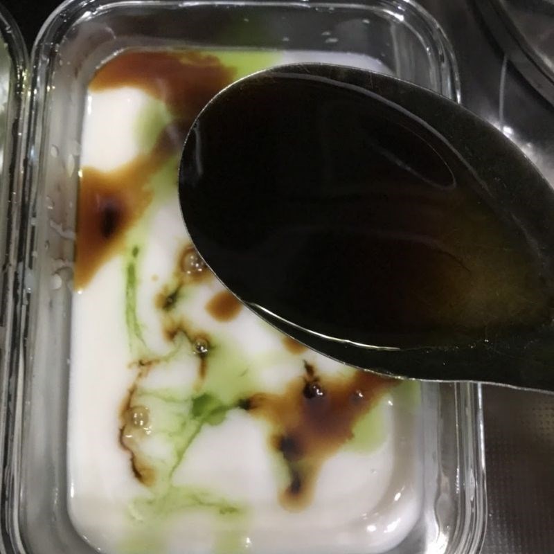 Bước 3 Đổ rau câu Rau câu sơn thủy (công thức được chia sẻ từ người dùng)