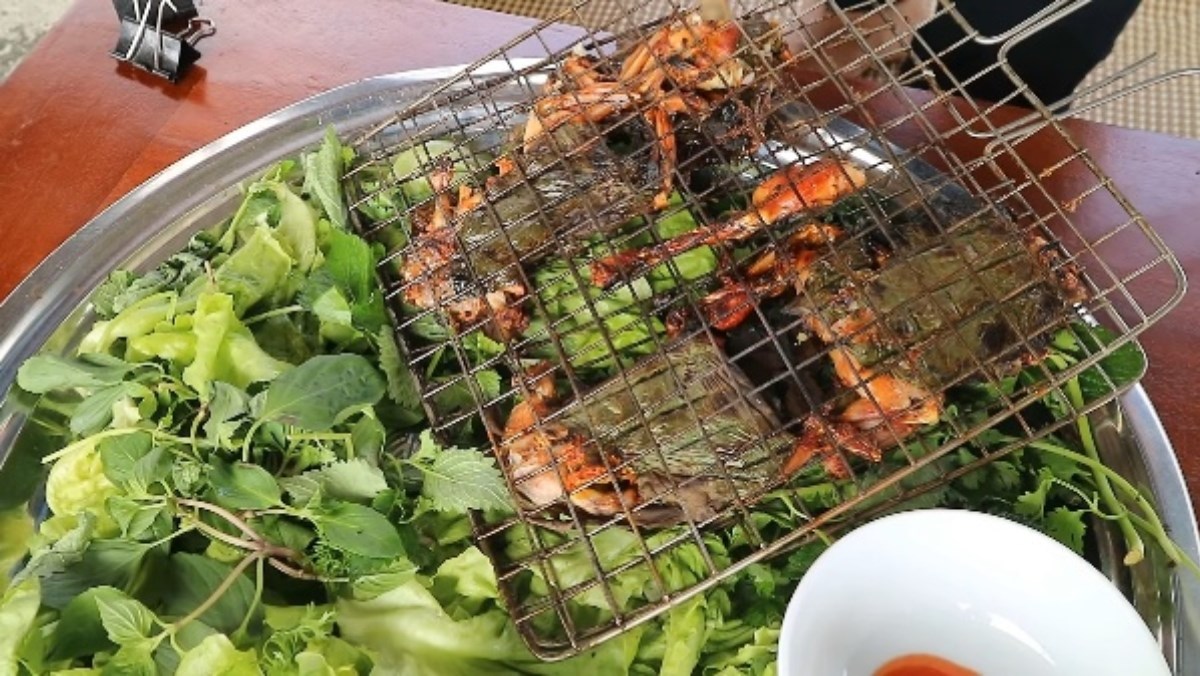 Ếch nướng lá lốt nguyên con