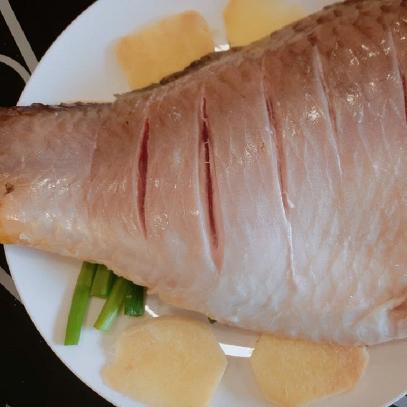 Bước 2 Hấp cá Cá chép hấp bia sốt ớt cay