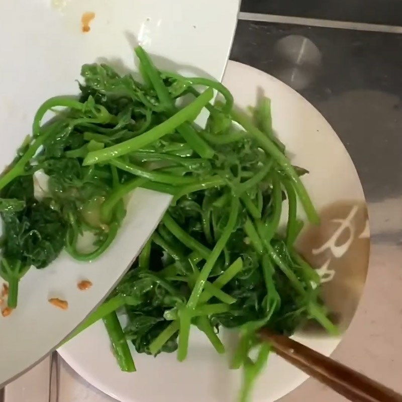 Bước 3 Hoàn thành Đọt mướp xào tỏi