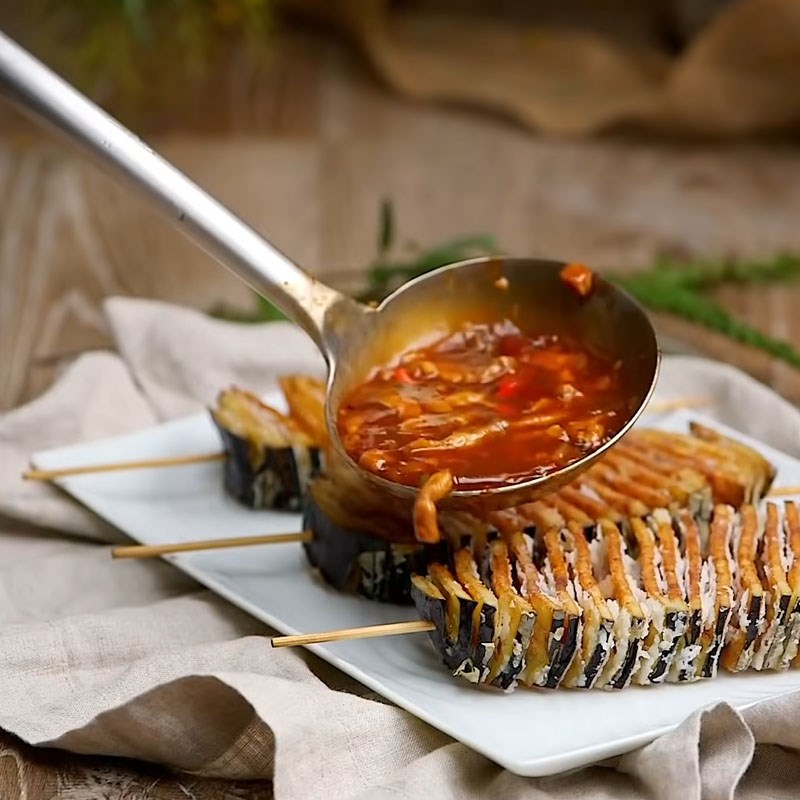 Bước 6 Hoàn thành Cà tím chiên giòn sốt thịt bằm