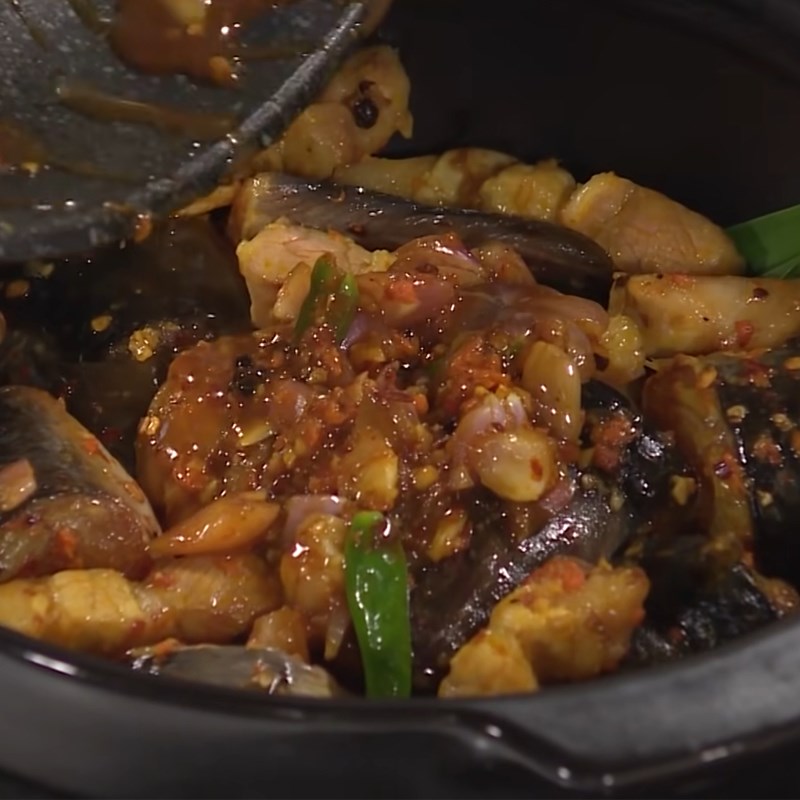 Bước 4 Kho cá Cá trê kho gừng nghệ