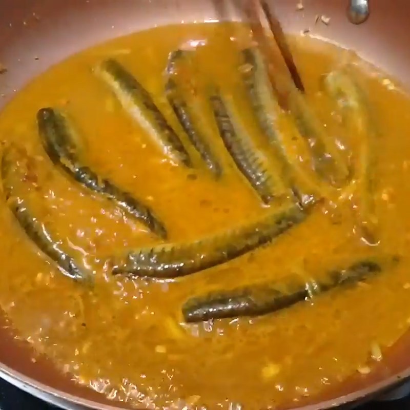 Bước 3 Kho cá Cá kèo kho nghệ