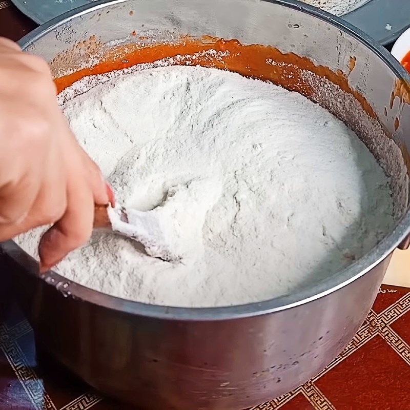 Bước 3 Khuấy bột vào hỗn hợp gấc Chè lam gấc