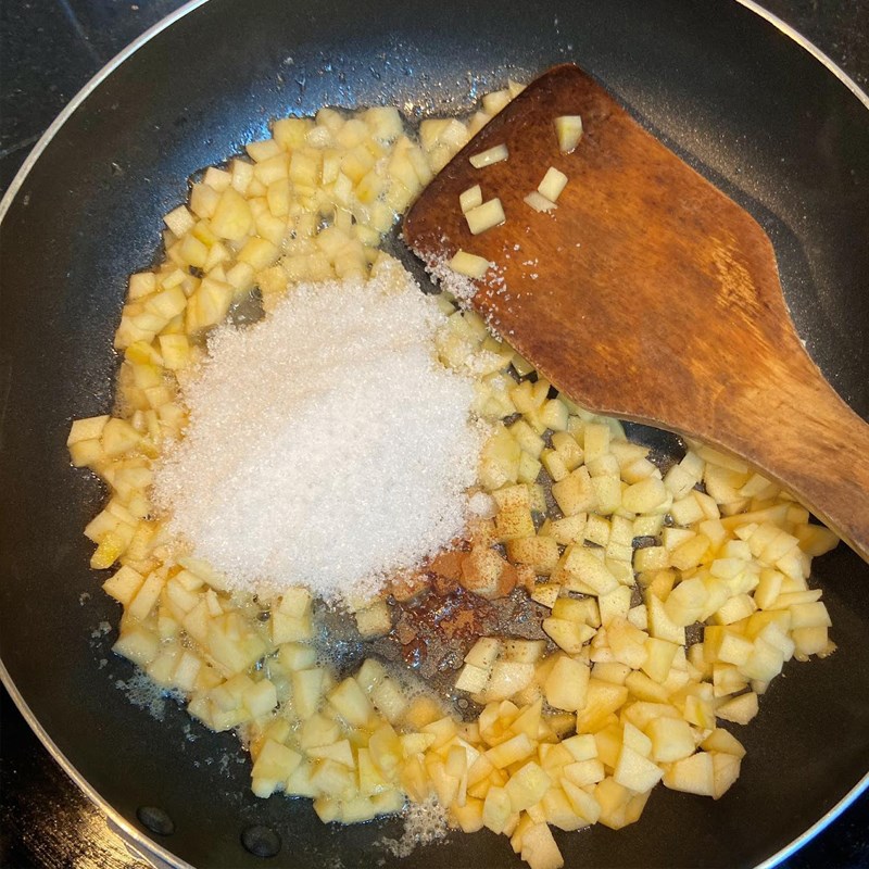 Bước 4 Làm nhân bánh Bánh táo nướng truyền thống