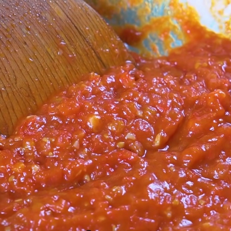 Bước 1 Làm nước sốt cà chua Lagu bò nấu đậu