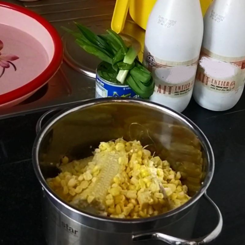 Bước 2 Nấu bắp Sữa chua bắp