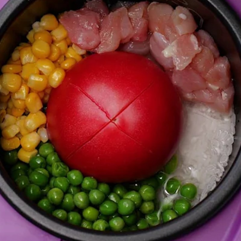 Bước 2 Nấu cơm Cơm thịt g&agrave; c&agrave; chua