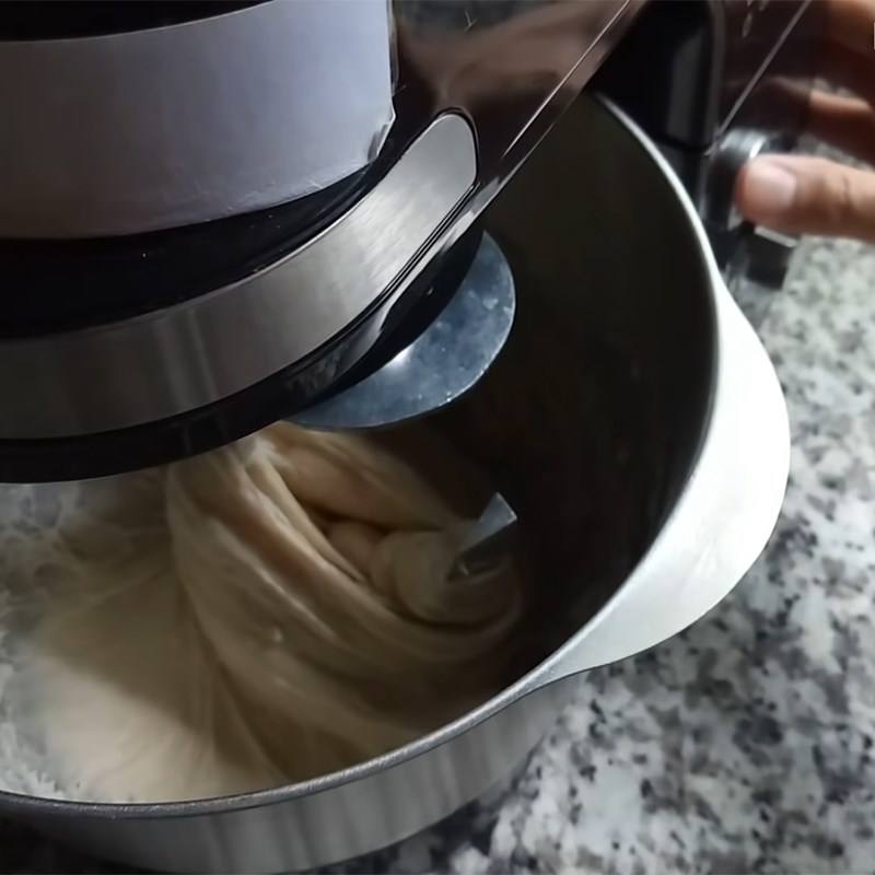 Bước 2 Nhồi và ủ bột Bánh tiêu đặc ruột