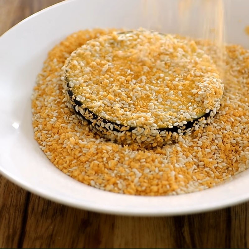 Bước 3 Nhúng cà tím qua bột Cà tím chiên giòn tẩm mè