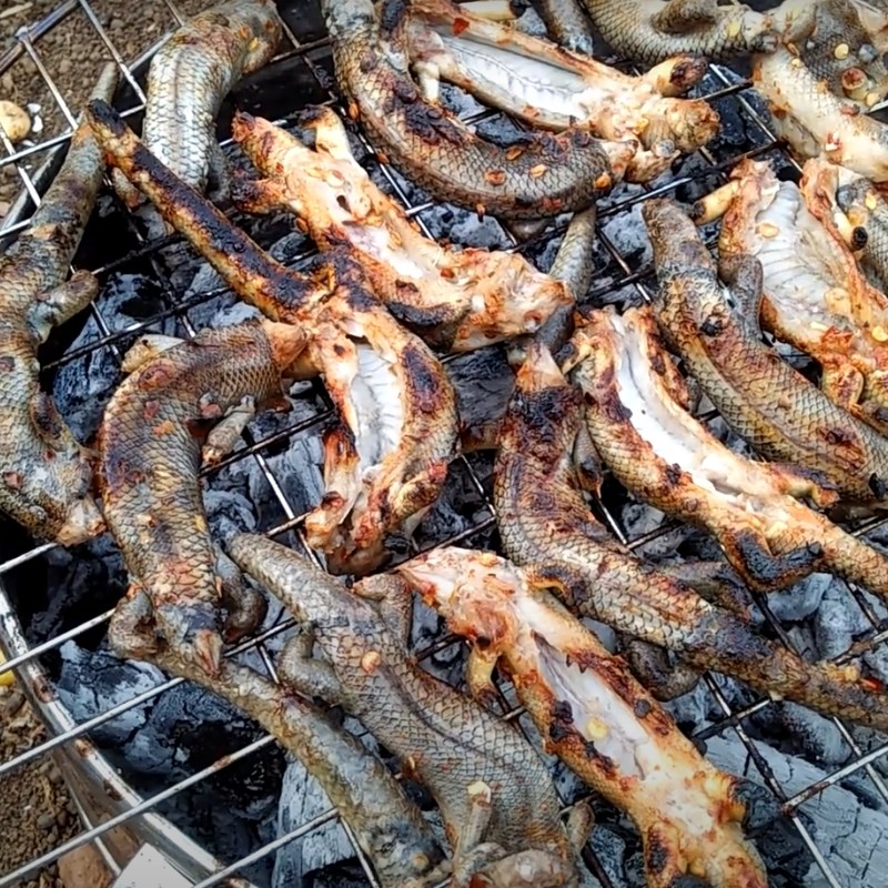 Bước 2 Nướng rắn mối Rắn mối nướng muối ớt