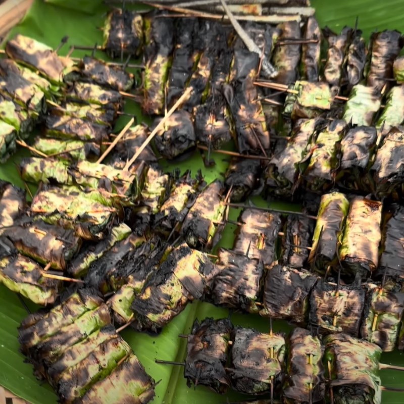 Bước 4 Nướng rắn mối cuốn l&aacute; lốt Rắn mối nướng l&aacute; lốt