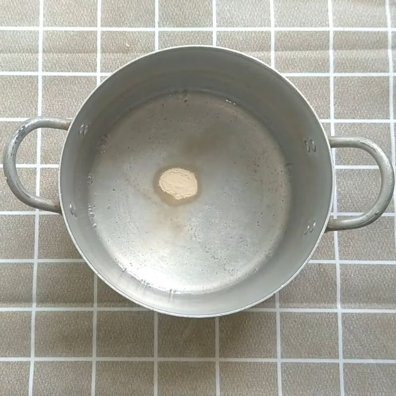 Bước 2 Pha bột rau c&acirc;u v&agrave; bột tr&agrave; xanh B&aacute;nh flan tr&agrave; xanh bằng bột rau c&acirc;u