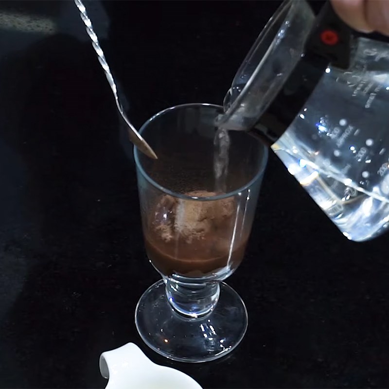 Bước 1 Pha milo Milo pha với coca cola