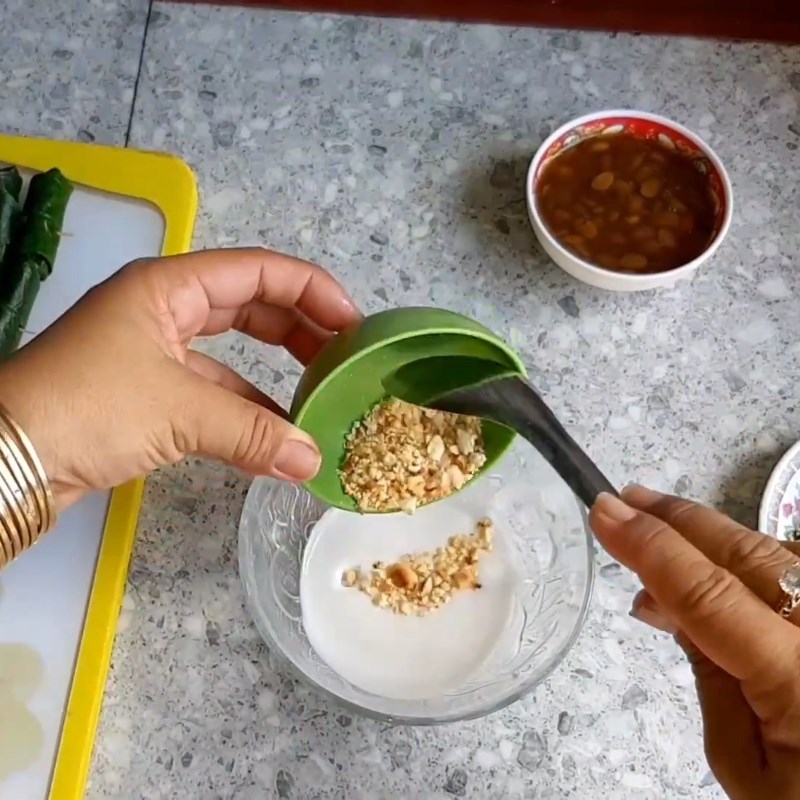 Bước 5 Pha nước chấm Chả ếch cuộn lá lốt nướng