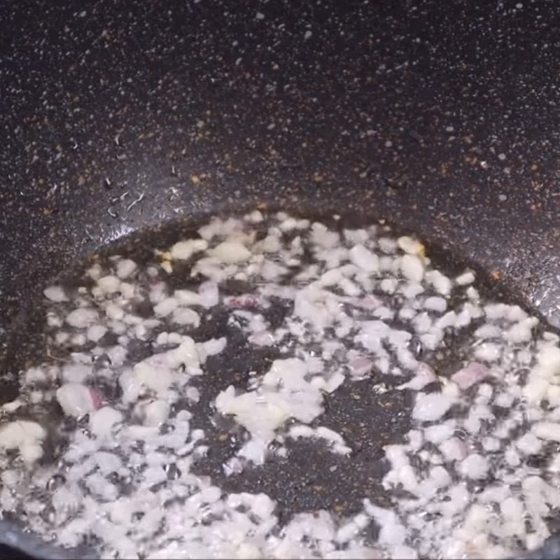 Bước 6 Pha sốt Mì gà quay bằng chảo