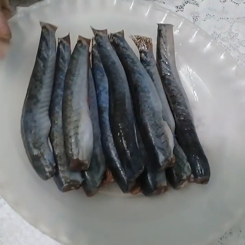 Bước 1 Sơ chế cá Cá kèo kho nghệ