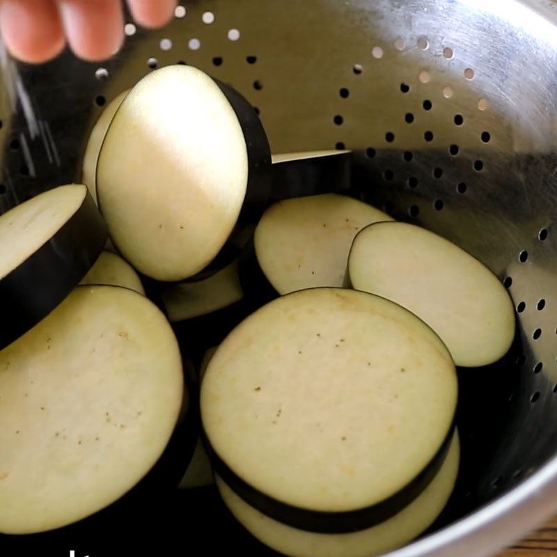 Bước 1 Sơ chế cà tím Cà tím chiên giòn tẩm mè