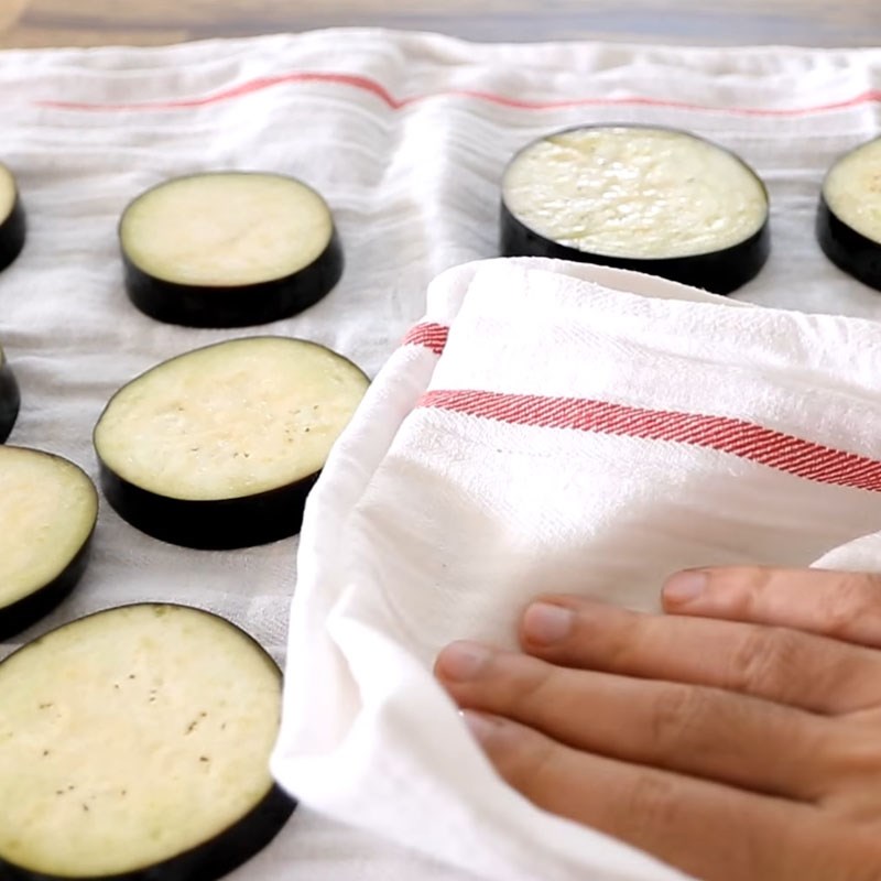 Bước 1 Sơ chế cà tím Cà tím chiên giòn tẩm mè