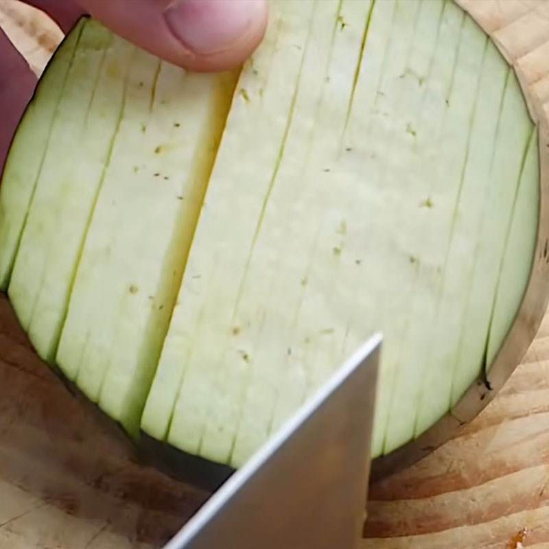 Bước 1 Sơ chế cà tím Cà tím chiên giòn sốt thịt bằm