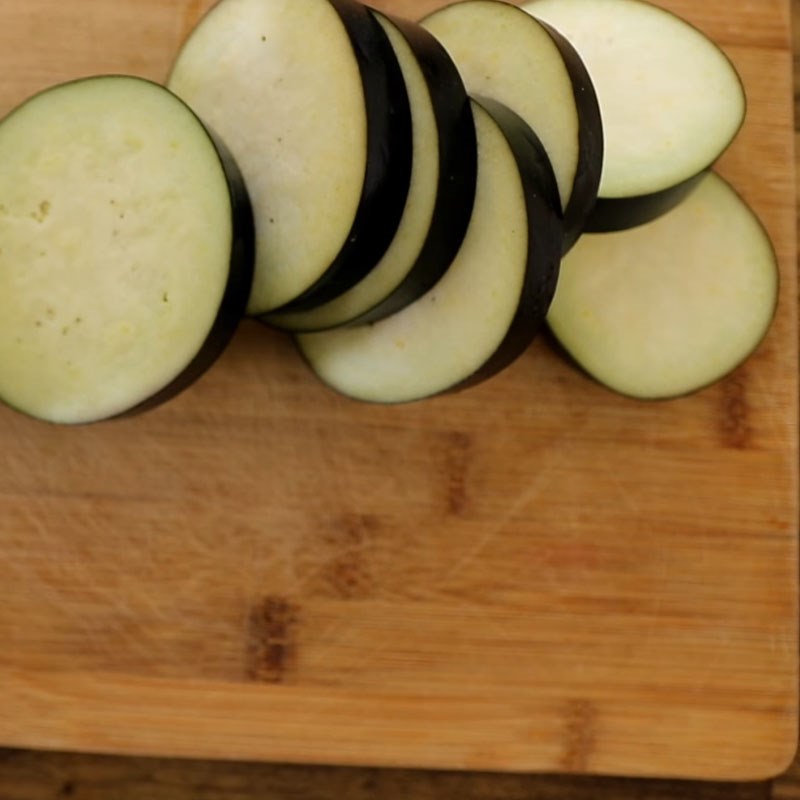 Bước 1 Sơ chế cà tím Cà tím chiên giòn tẩm mè