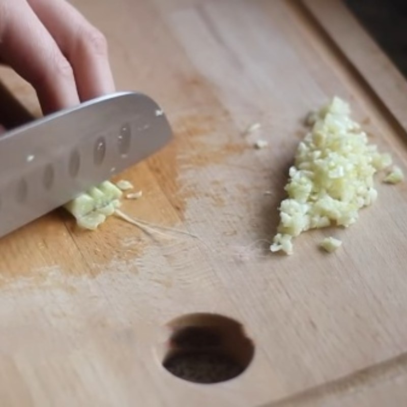 Bước 2 Sơ chế các loại gia vị Khô gà xé cay bằng chảo