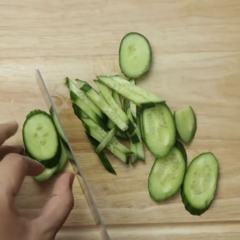 Bước 2 Sơ chế các nguyên liệu còn lại Gỏi da heo dưa leo