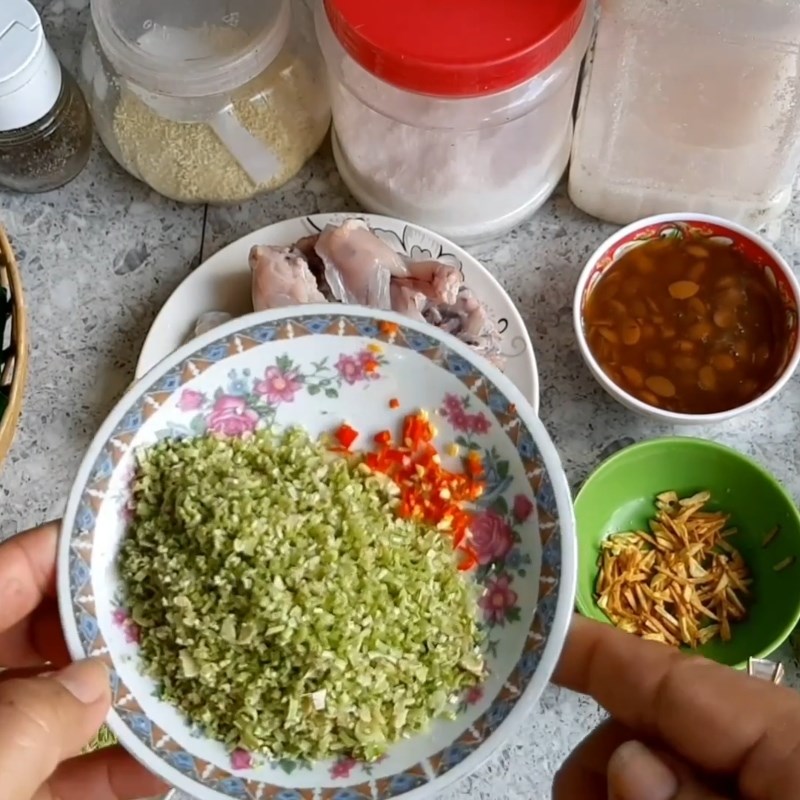 Bước 2 Sơ chế các nguyên liệu khác Chả ếch cuộn lá lốt nướng