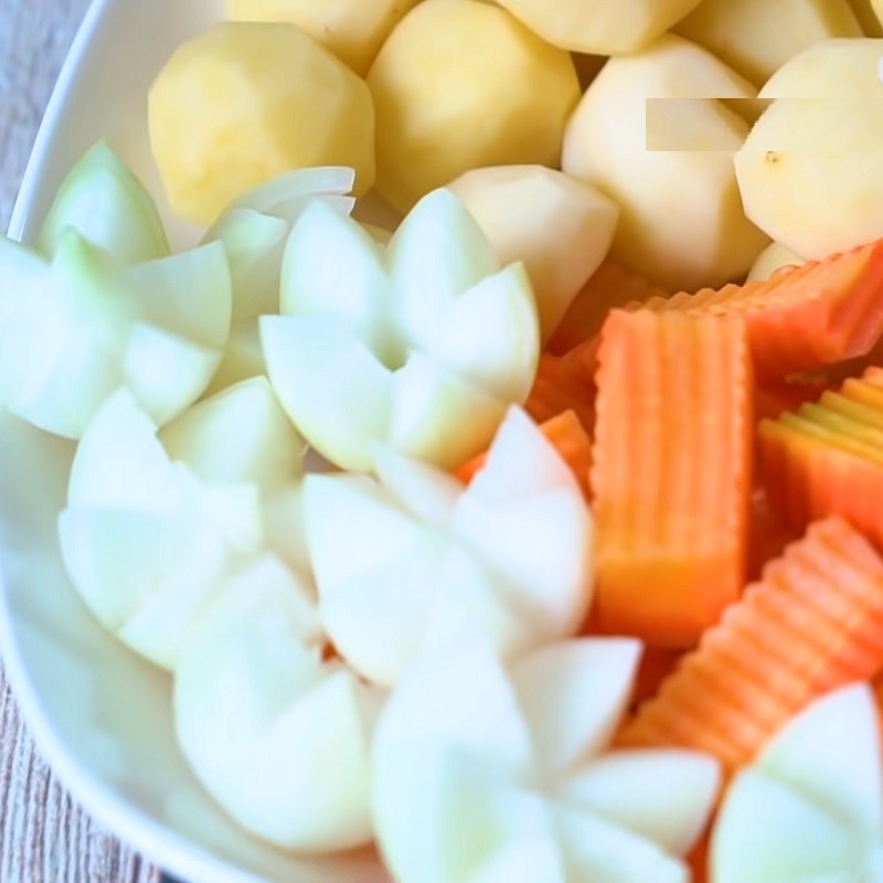 Bước 3 Sơ chế các nguyên liệu khác Lagu bò nấu đậu