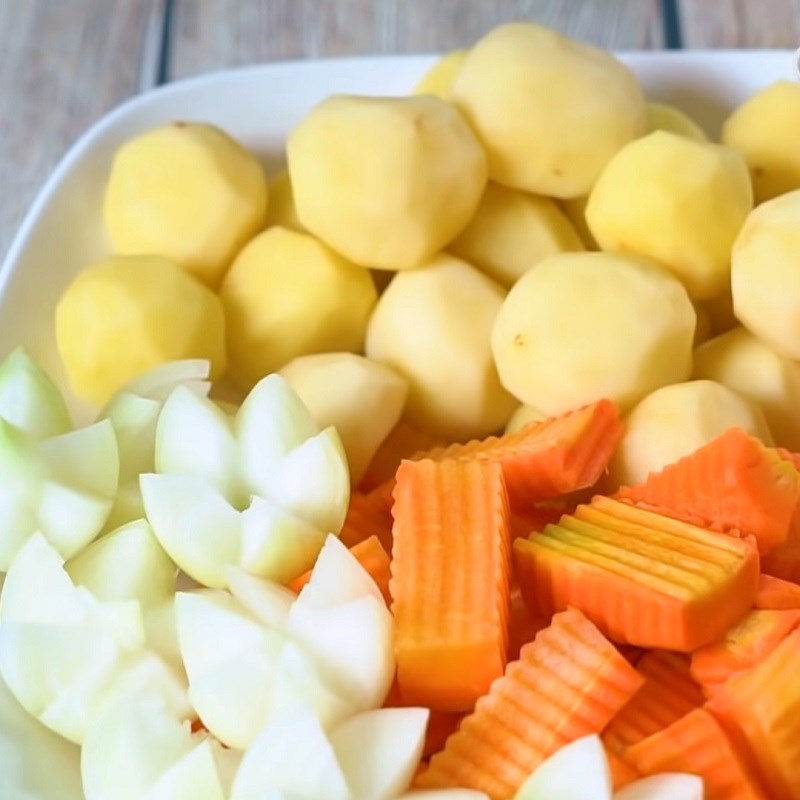 Bước 3 Sơ chế các nguyên liệu khác Lagu bò nấu đậu