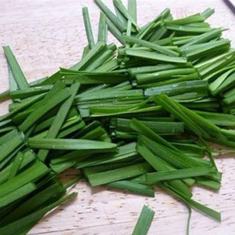 Bước 3 Sơ chế các nguyên liệu khác Mì gà quay bằng nồi chiên không dầu