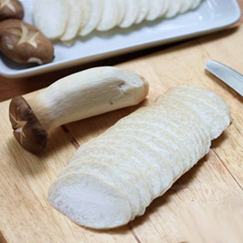 Bước 3 Sơ chế các nguyên liệu khác Mì gà quay bằng nồi chiên không dầu