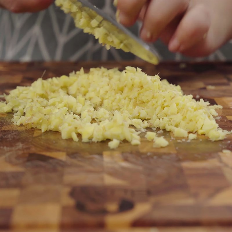 Bước 2 Sơ chế các nguyên liệu khác Cá chép hấp bia sả