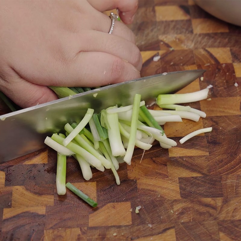 Bước 2 Sơ chế các nguyên liệu khác Cá chép hấp bia sả