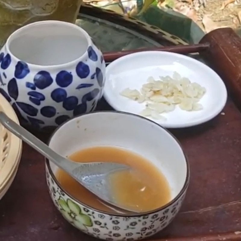 Bước 2 Sơ chế các nguyên liệu khác Mực muối rim me