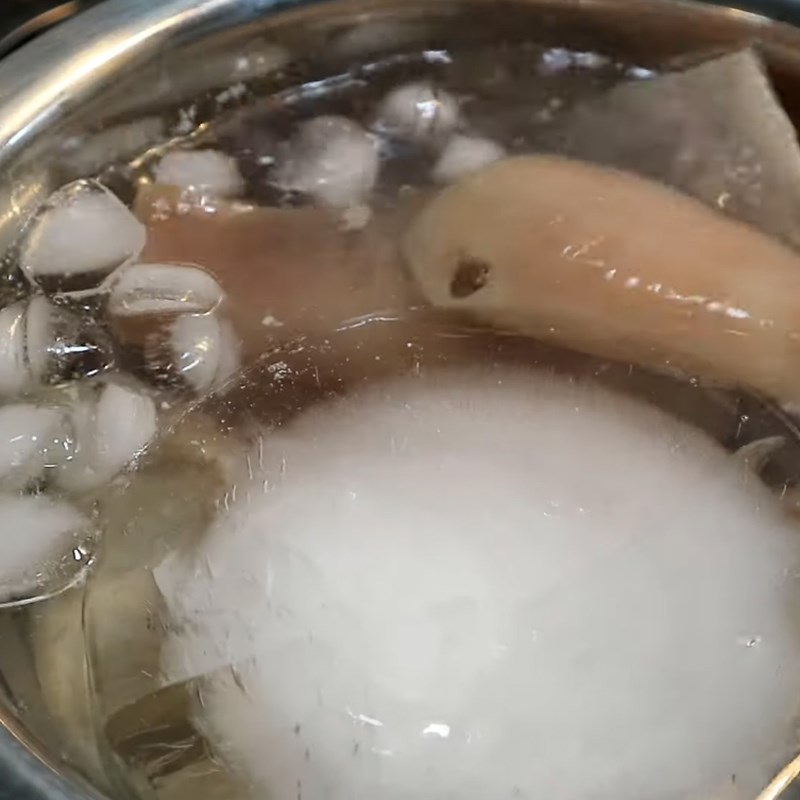 Bước 1 Sơ chế da heo Gỏi da heo hoa chuối