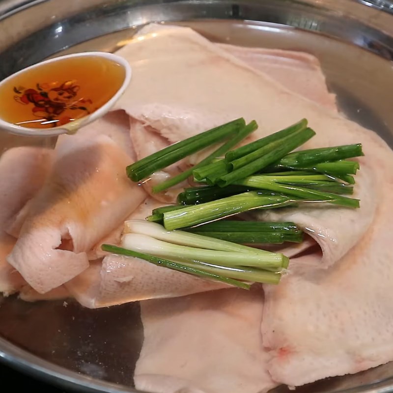 Bước 1 Sơ chế da heo Gỏi da heo hoa chuối